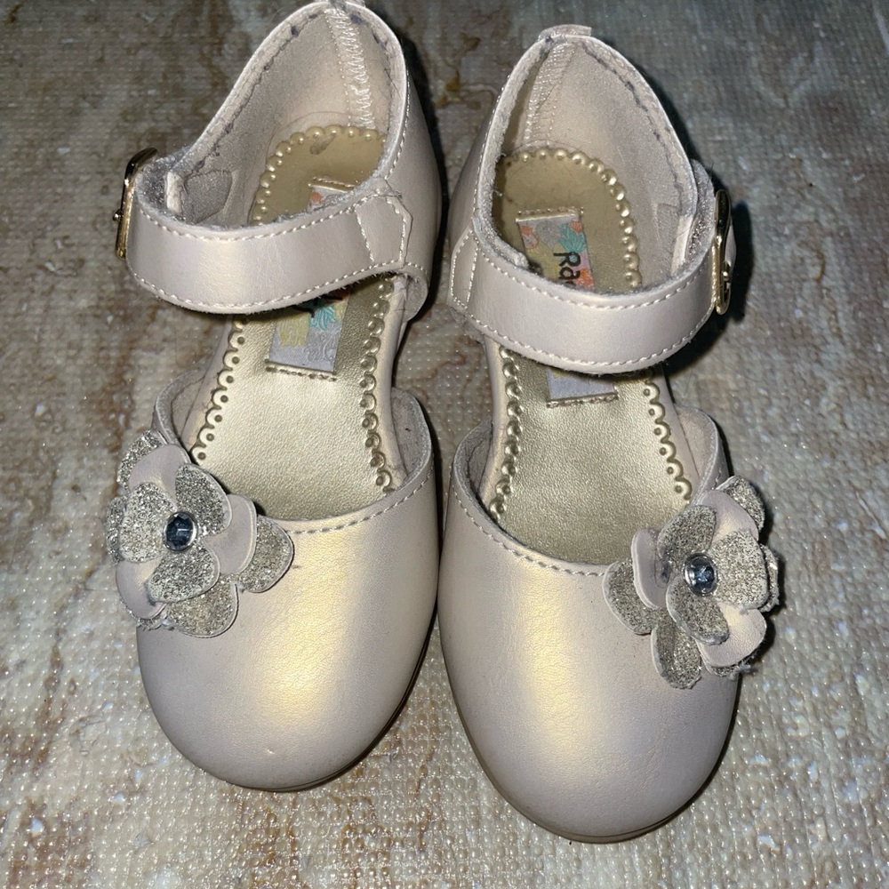 Elegant Cream Kids Shoes with Floral Accent